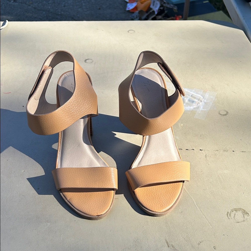 Simply Vera Vera Wang Tan Women's Sandals